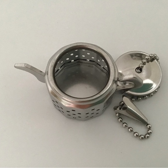 Oh Canada! Tea Set - Picture 10 of 13